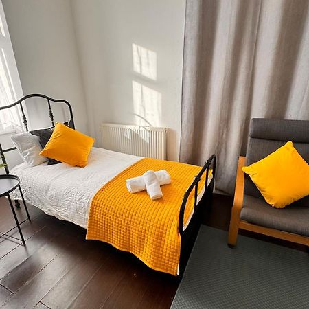 Acacia Flat 189 In Wembley Lägenhet London Exteriör bild